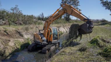 Acumar trabaja en el perfilado de arroyos para evitar inundaciones