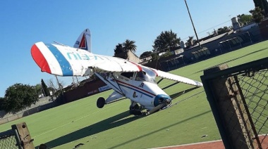 Insólito: Cayó una avioneta publicitaria en un club de Burzaco