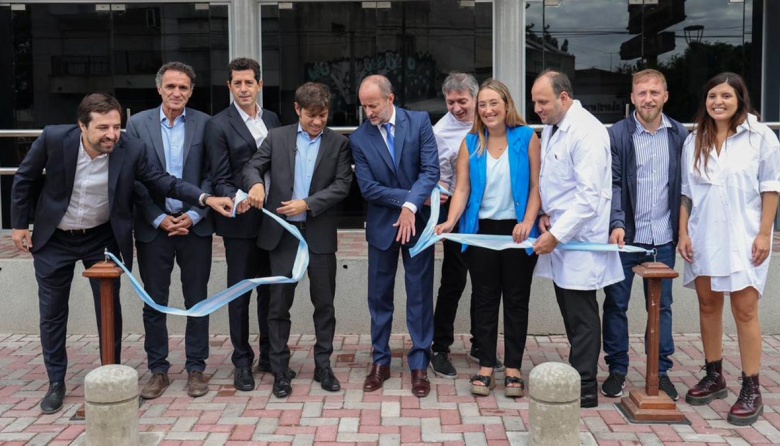 Kicillof inauguró un hospital de diagnóstico inmediato en Temperley