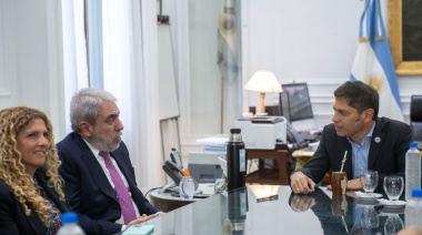 Kicillof y Aníbal Fernández firmaron un acuerdo de descontaminación y compactación de vehículos