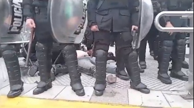 Un muerto tras la represión de la Policía de la Ciudad en el Obelisco