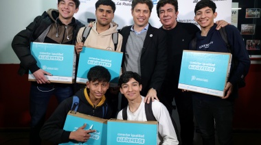 Kicillof entregó 614 computadoras a estudiantes de La Matanza