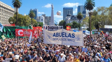 Una multitud marchó a Plaza de Mayo por el Día de la Memoria