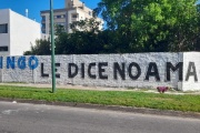 Con pintadas en el Conurbano, el peronismo salió a decirle “No a Macri”